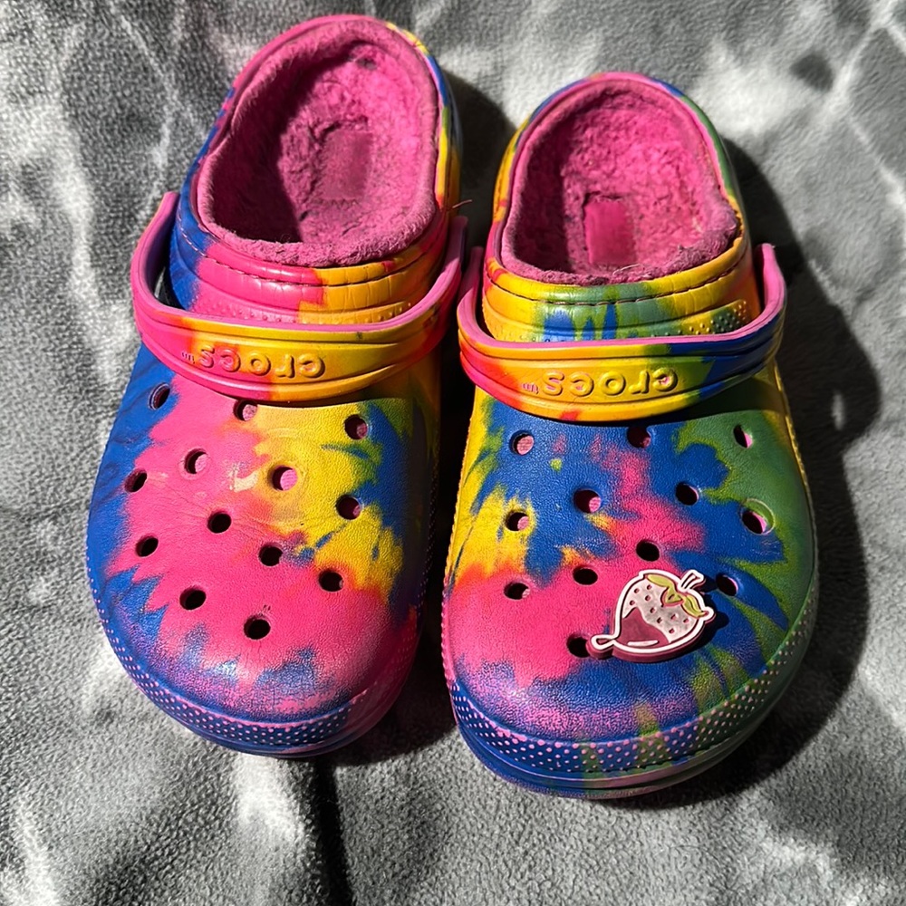 Tie Dye Pink fleece lined crocs
